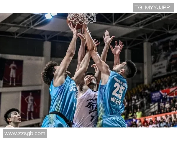 夏洛特黄蜂主场迎战迈阿密热火双方争夺季后赛席位的关键对决 夏洛特黄蜂主场迎战迈阿密热火双方争夺季后赛席位的关键对决